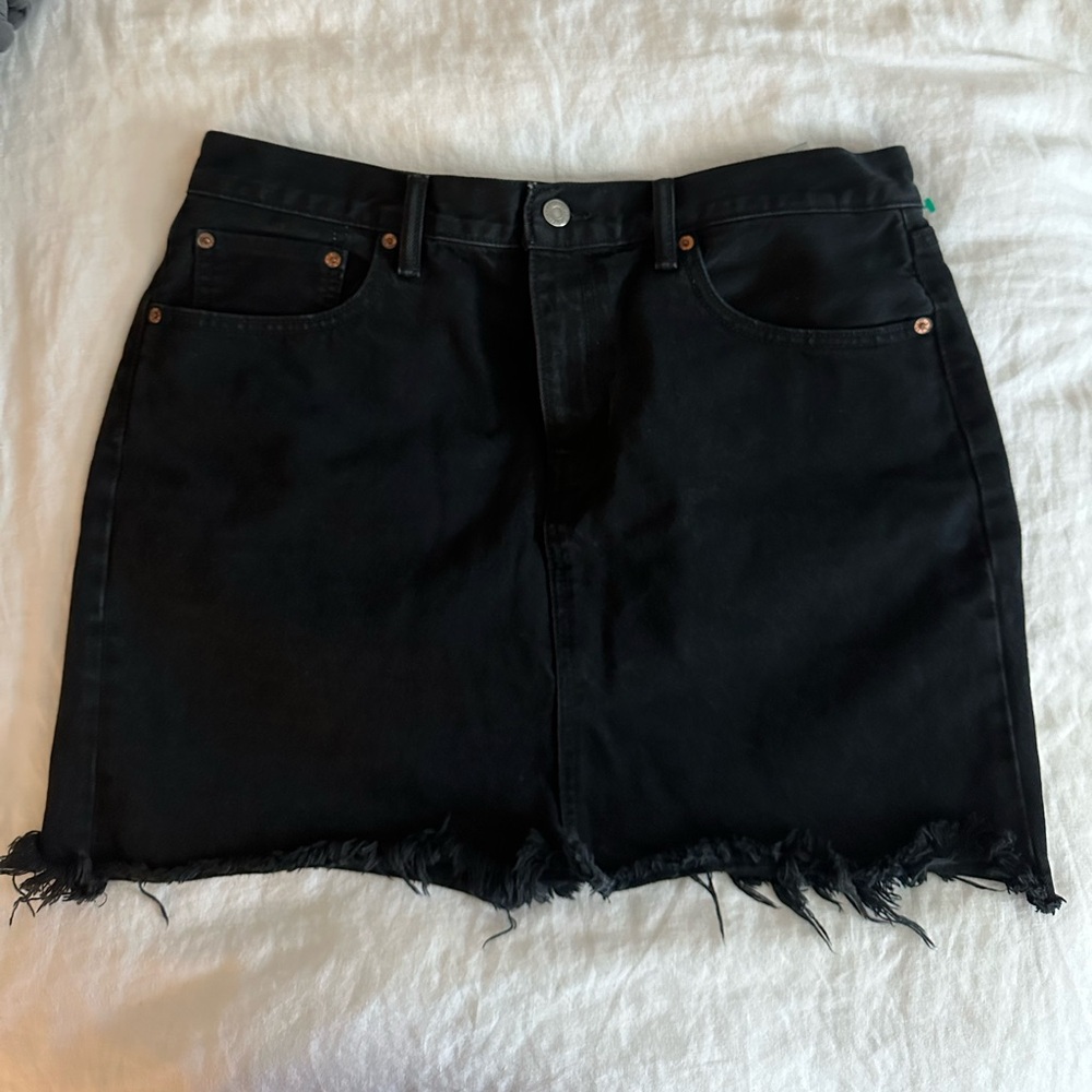 Levi’s raw hem black denim mini skirt